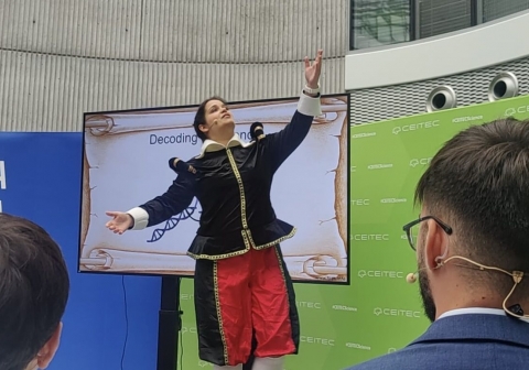 Mafalda Araújo Pereira performs at the EU-LIFE Science Vision Talk Contest 2025
