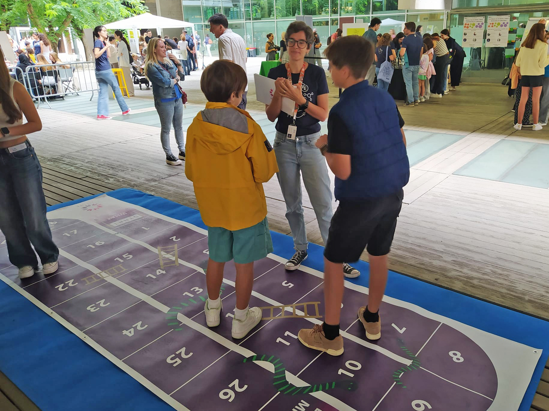 Two participants play the game